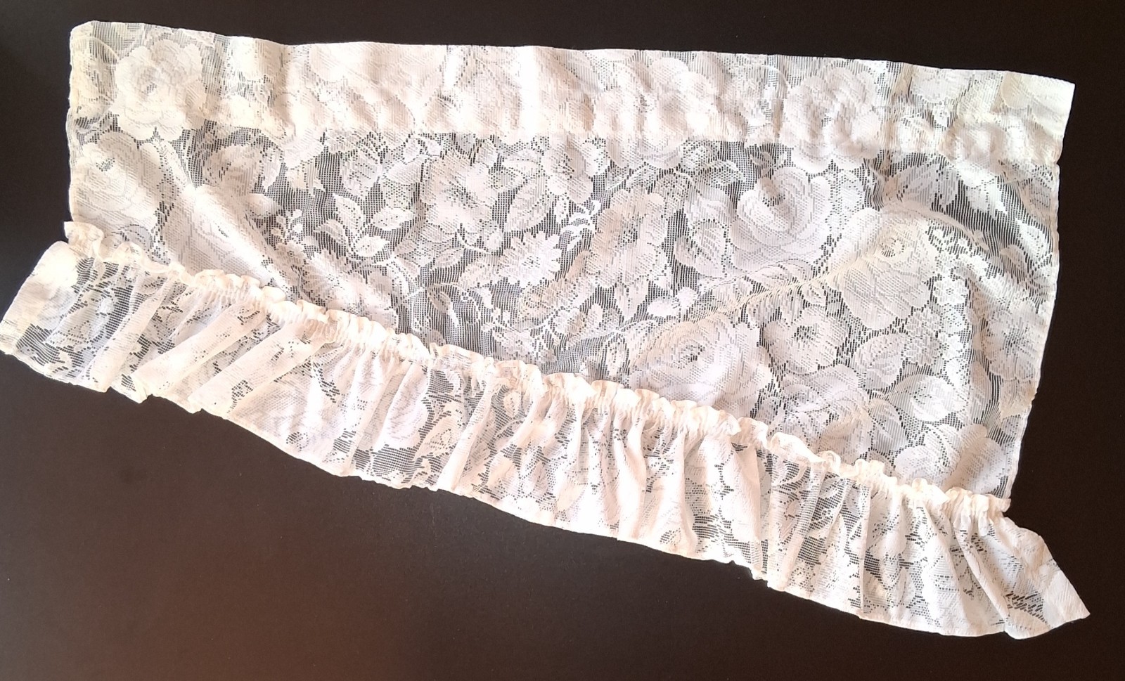 ROSE LACE SCALLOPED 2PC SWAG VALANCE SET Off White EUC 33 x 19 each Side