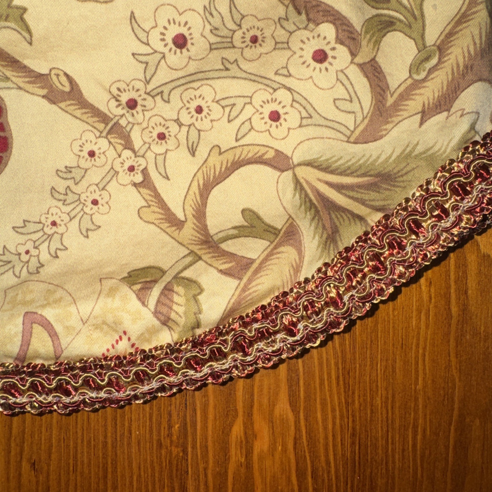 2 Waverly Rod Pocket Valance, Imperial Dress Antique, 50″ W X 15″ L EUC