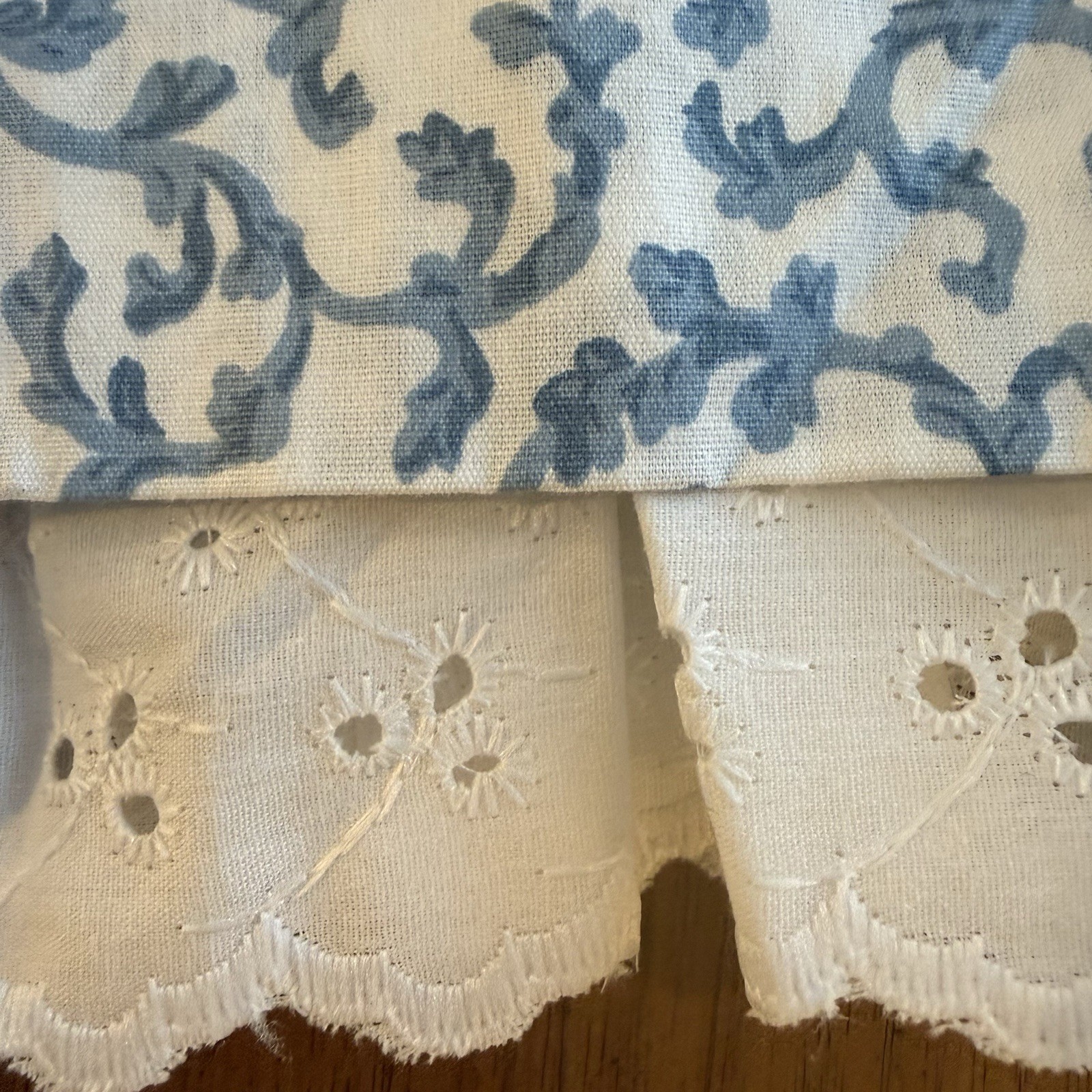 Vtg Croscill Balloon Curtain Valance Blue White Scroll Eyelet 17×84 NEW Open PKG