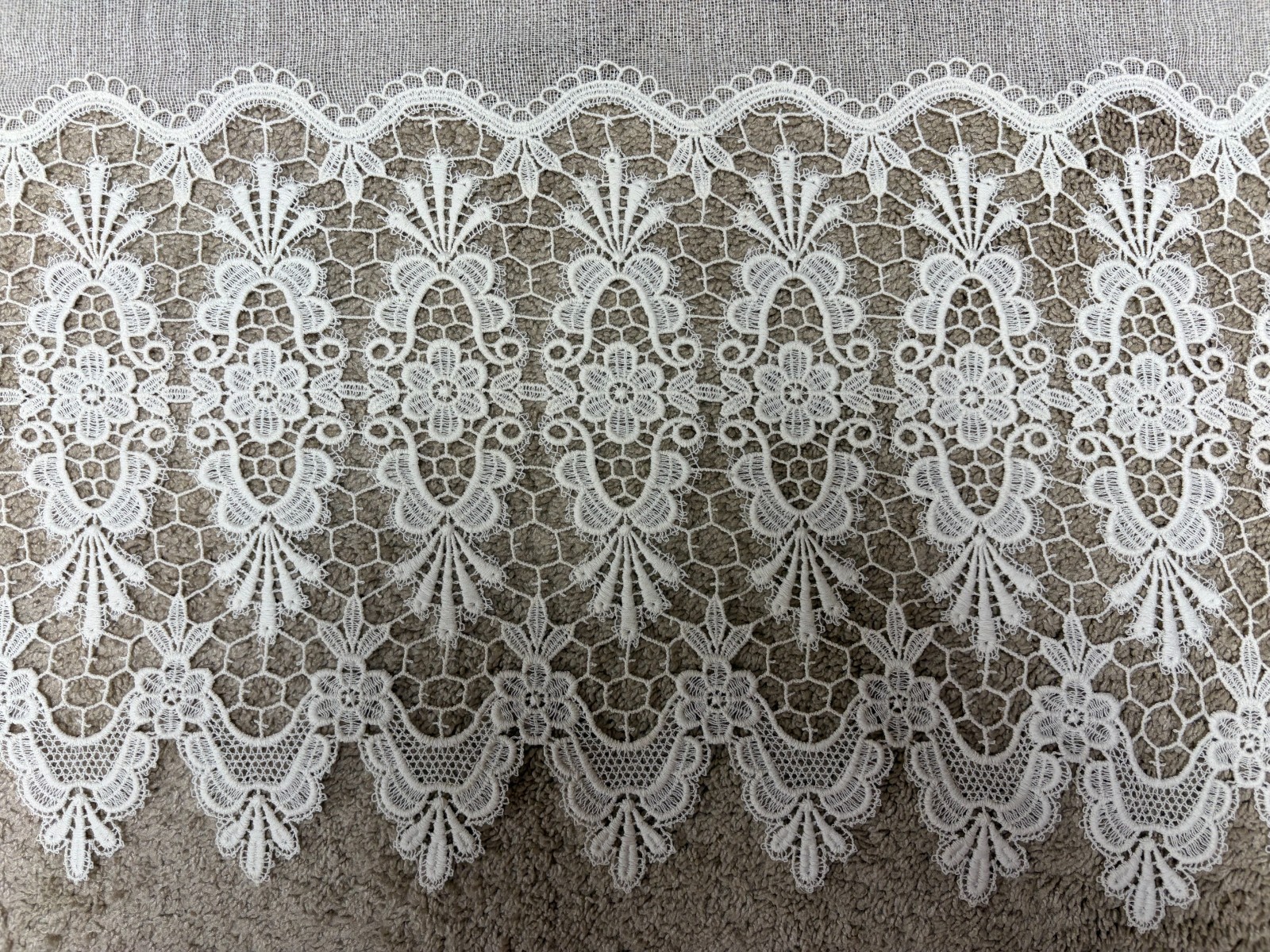 Imported Madallion Macrame Tier 29″ X 48″ & Valance 12″ x 48″ Ecru Set