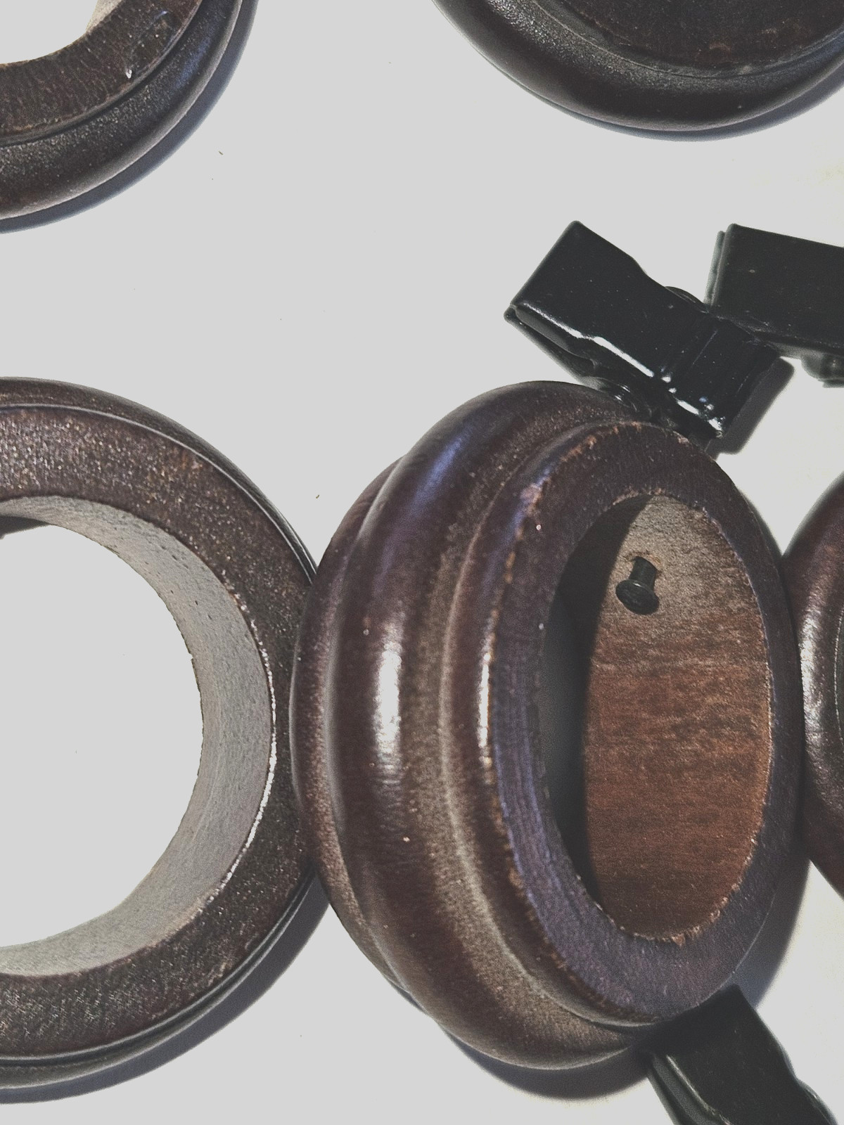 Vintage Set 14 Brown Wooden CURTAIN RINGS w/ Clips I” ID 1 3/4″ Ribbed Quality