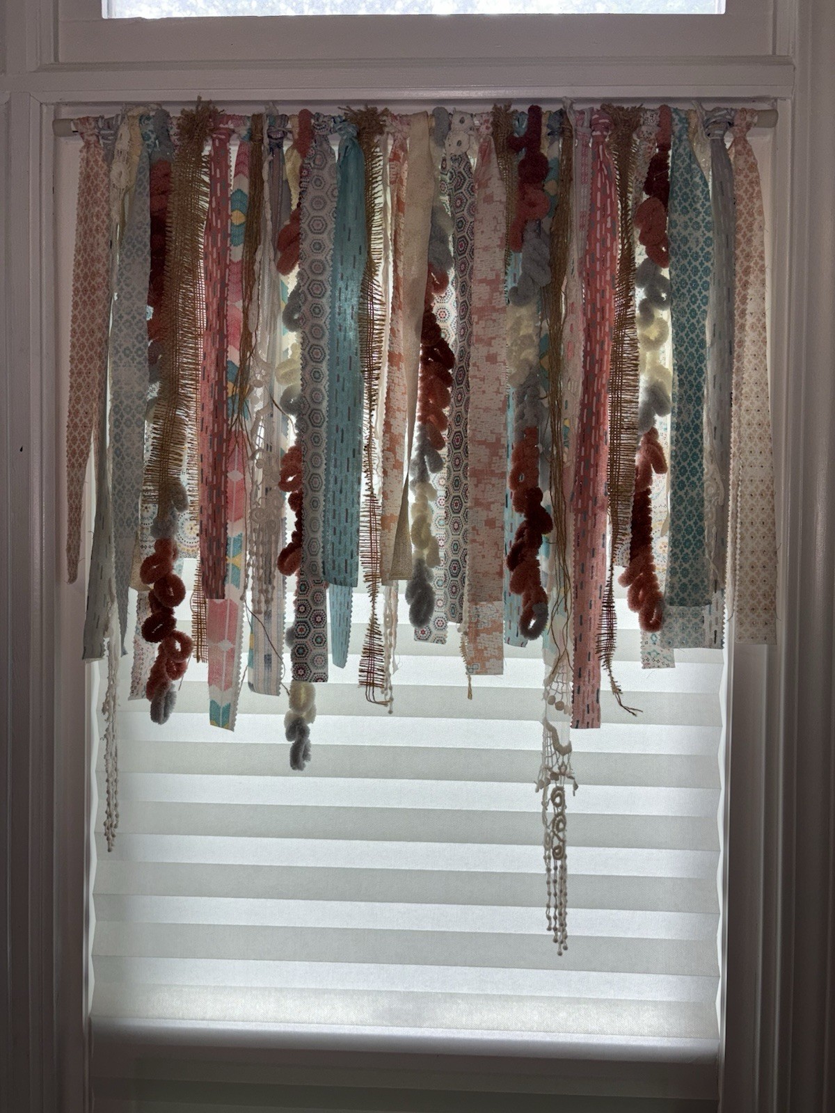 Shabby Sheek Window Valance 4 pieces with rod