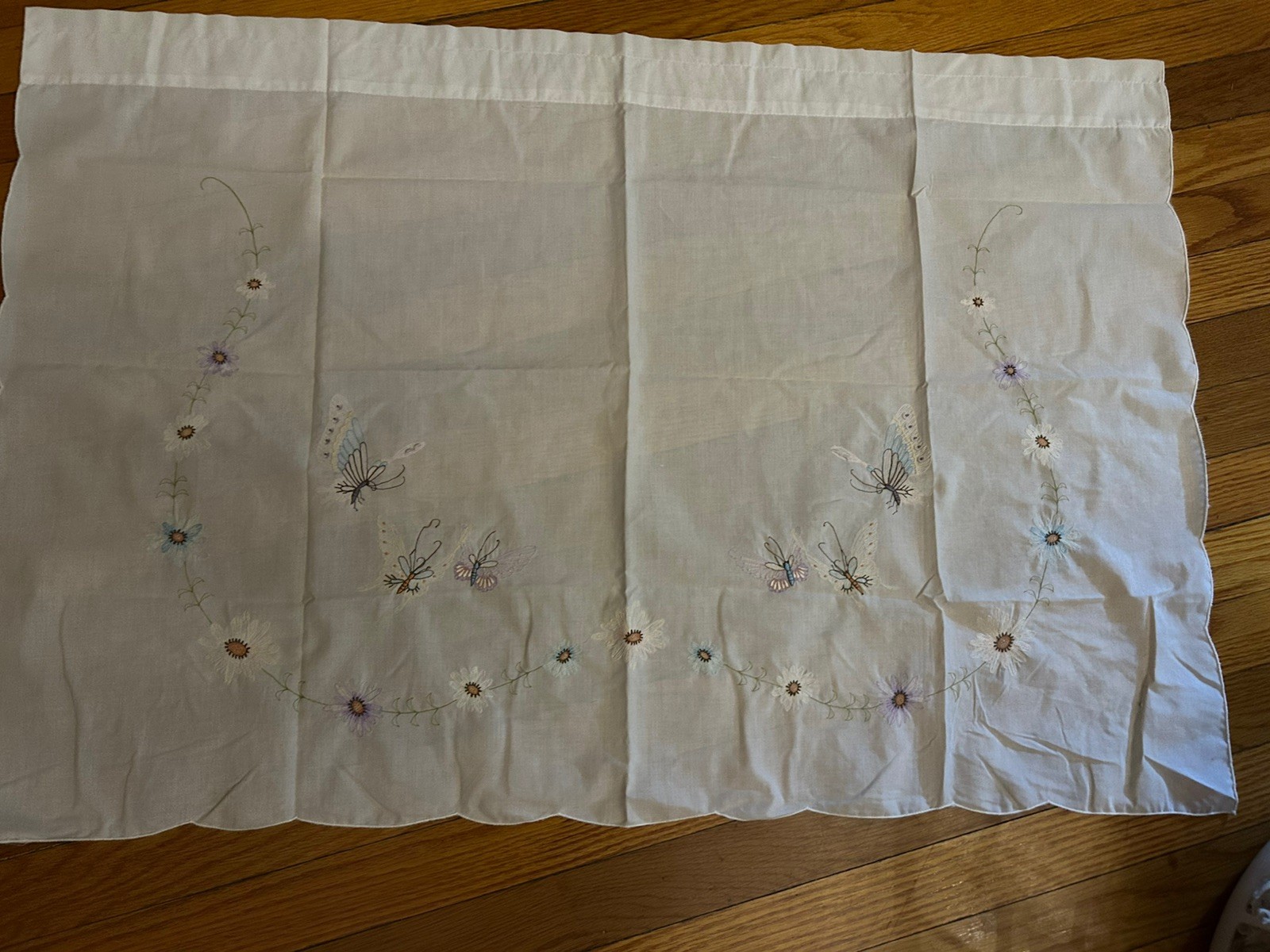 White Curtain With Butterfly’s & Flowers White 35 W X 23L