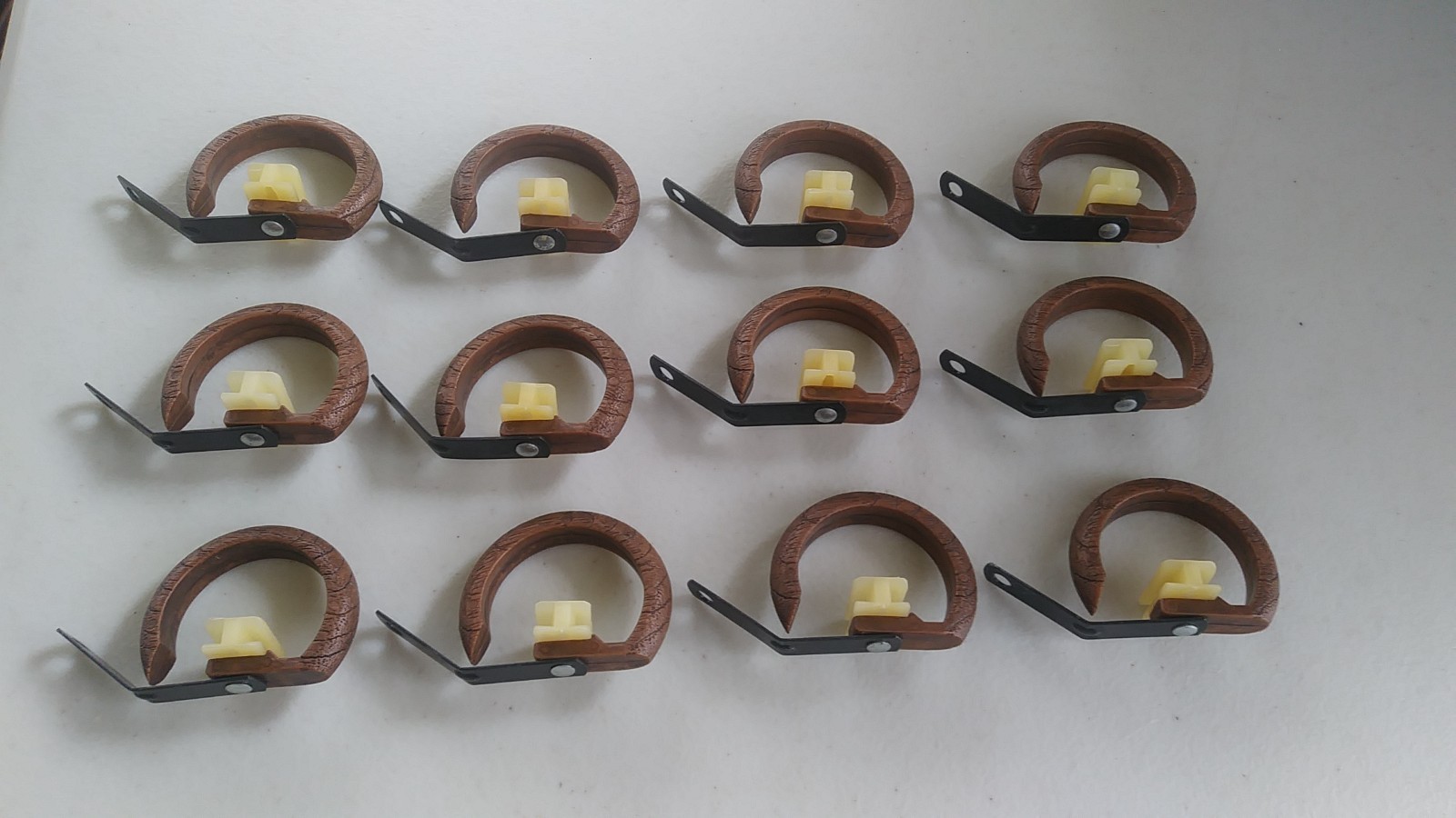 Vtg Kirsch 1 inch diameter traverse rod ring slides 55130B 85. Brown color. 471