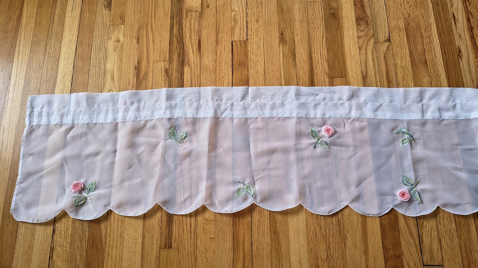 Vtg Peek-A-Bloom Sheer Organza Scarf Valance Embroidered Pink Roses Scalloped
