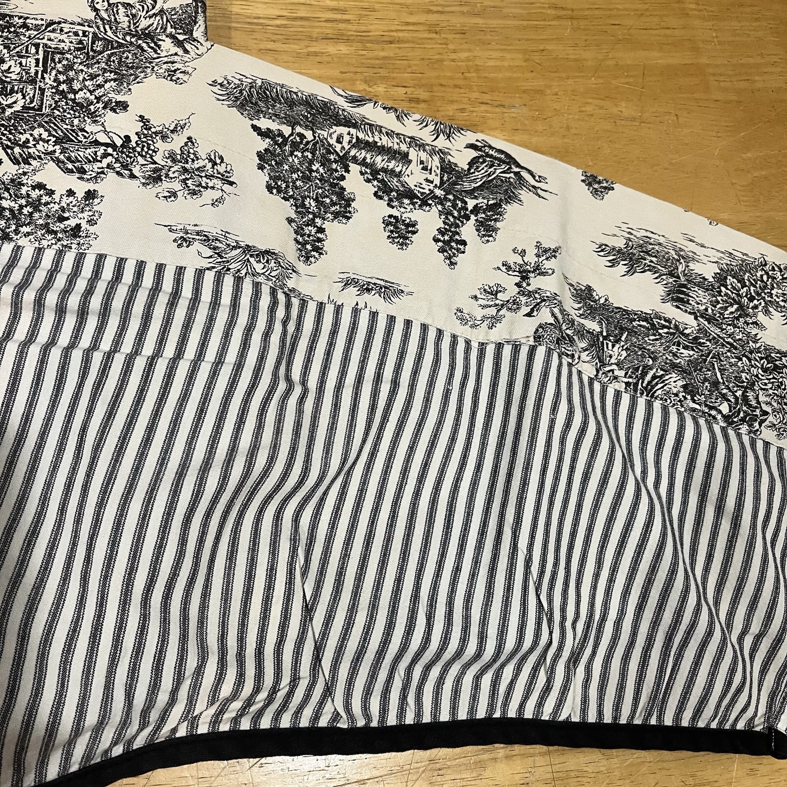 Waverly Garden Room Double Layer Ascot Valance Wellington Toile Black 58×19″