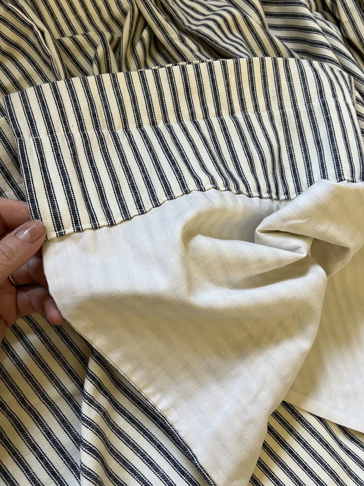 Three Piece Swag Valance Set, White Navy Ticking Stripe, 63″, Rod Pocket, Lined