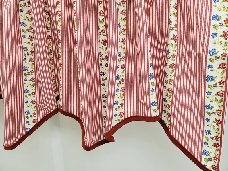 VINTAGE NEW IN PACKAGE Floral and Stripe Scalloped Valance 70W15L 100% Cotton