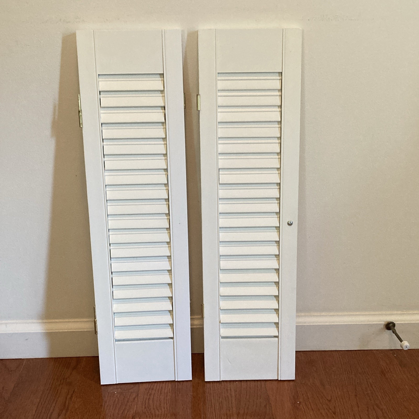 White Wood Full Height Shutter Pair (2 Panels) Visible Tilt Rod