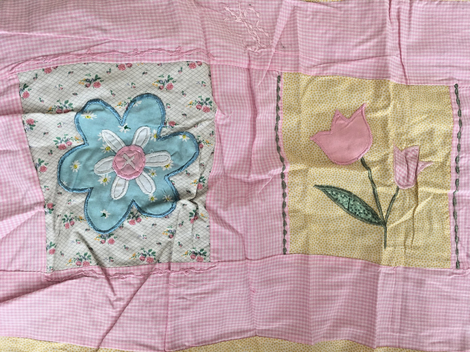 VALANCE ~ FLOWERS APPLIQUED on PATCHWORK ~ Window Box Pink NEW