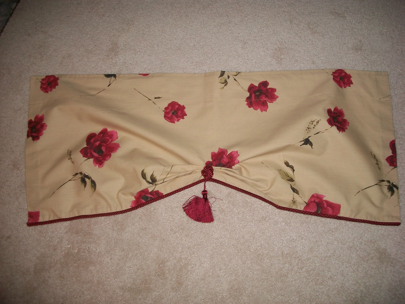 Beige Red Floral Valance Roping Trimmed 18×42″ Tassel Gathered 1/4″ Header