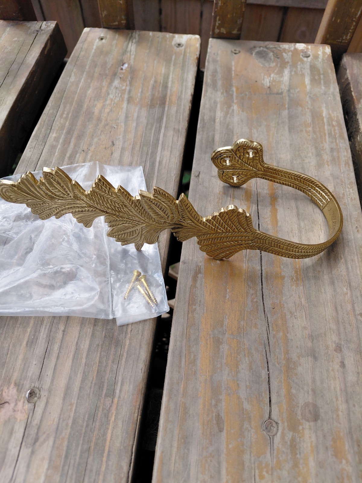 1 Curtain Tie Back Vtg Solid Brass Drapery Holdback Leaf Floral Feather