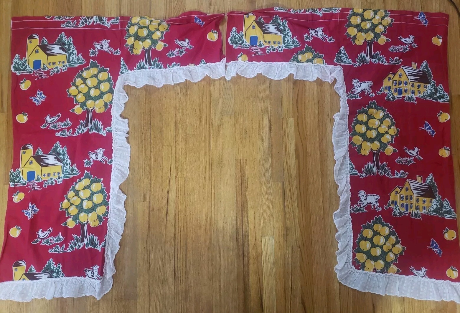 Vtg 40’s Apple Tree Country Farmhouse Curtains LAMBS 42″L X 68″ W Long 1 Pair