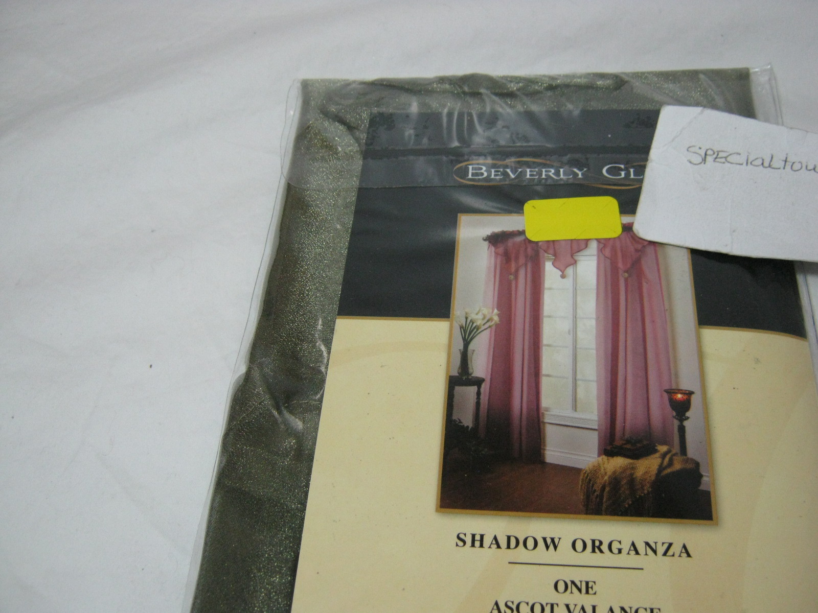 New Beverly Glen Shadow Organza Green Ascot Window Valance 40×20.5 NIP