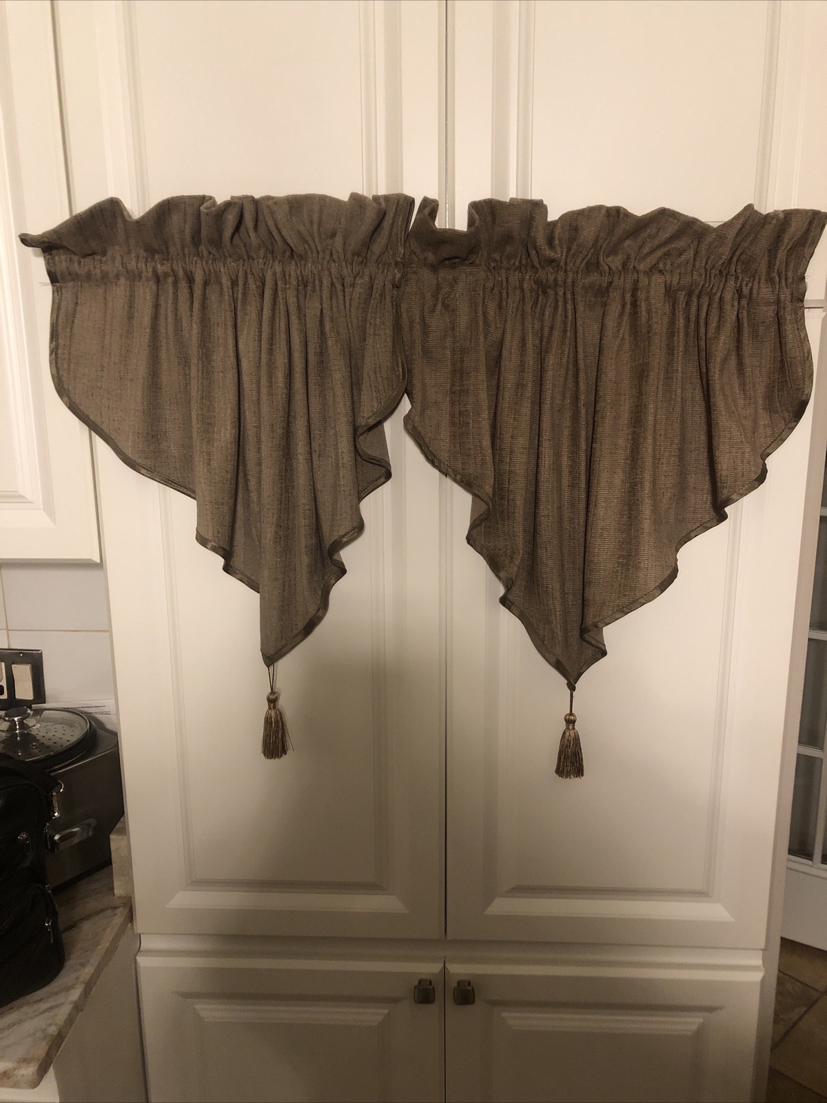 2 CROSCILL CRUSHED CHENILLE ASCOT VALANCES TASSEL TAUPE TAN 40″X25″