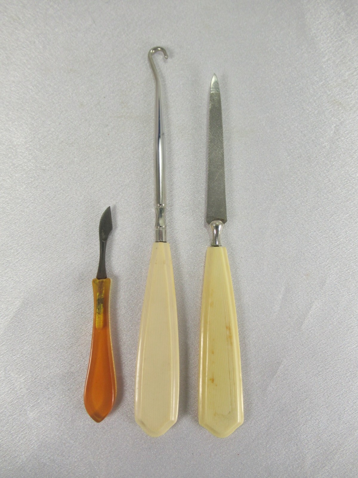 3 VINTAGE BAKELITE GREEN/AMBER & IVORY NAIL FILES & IVORY BUTTON HOOK