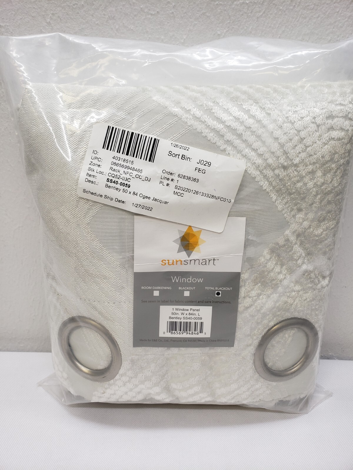 Sunsmart Bentley Ogee Knitted Jacquard Blackout Window Curtain Panel 50×84 Ivory