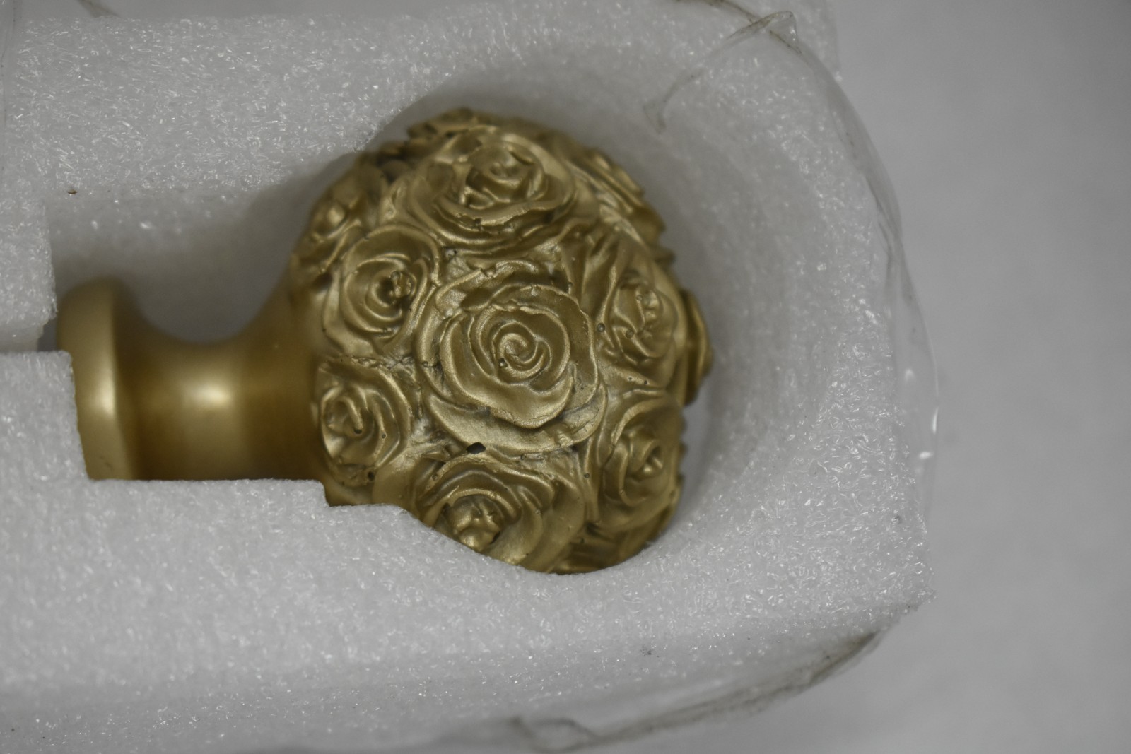 Fancy Pair of Decorative Curtain Rod Finials Gold Finish Roses Curtain Rod