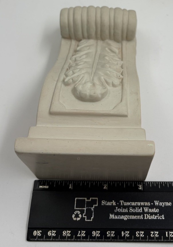 Pair Of Corbels Unbranded Off White Acanthus Leaf Design Preowned Good Condition