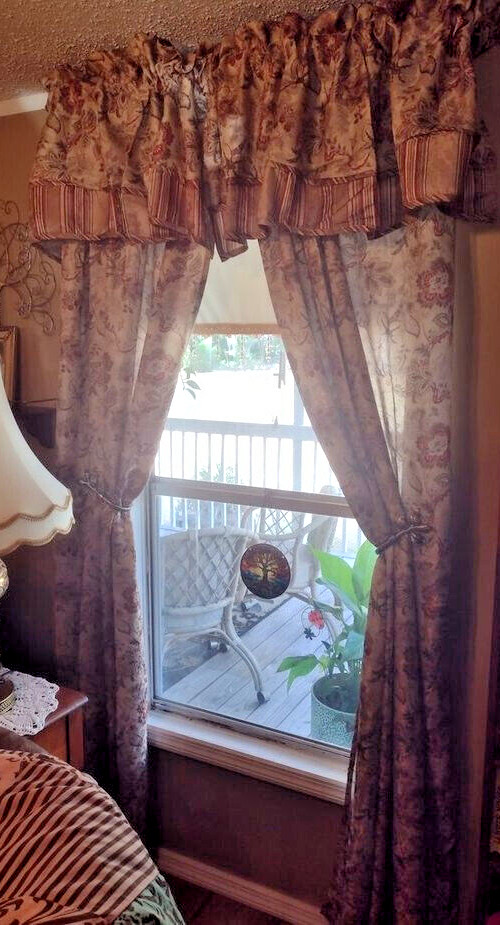 Traditions By Waverly Navarra Antique Room Darkening Set 6 Panels & 4 Valances