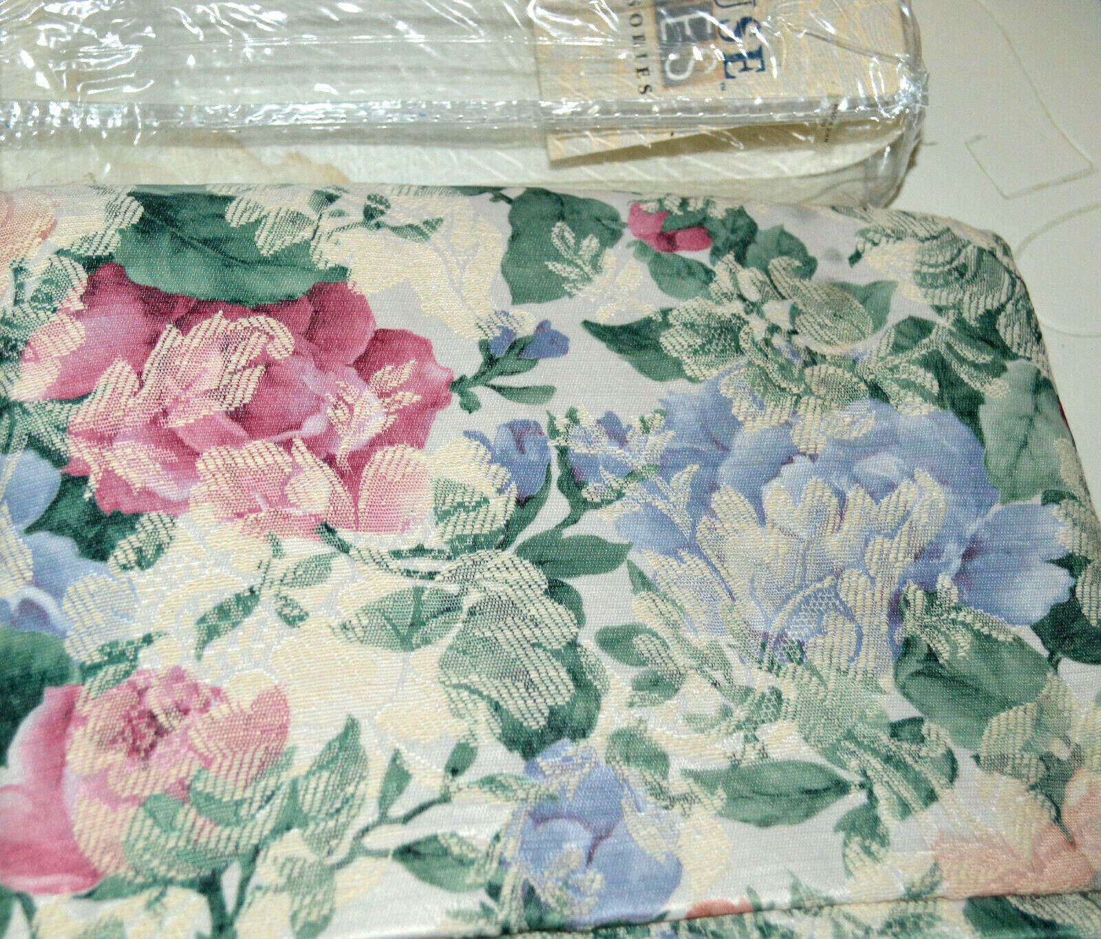 VTG BURLINGTON HOUSE COTTAGE VALANCE Savoy Textured Floral TUCK VALANCE New! L19