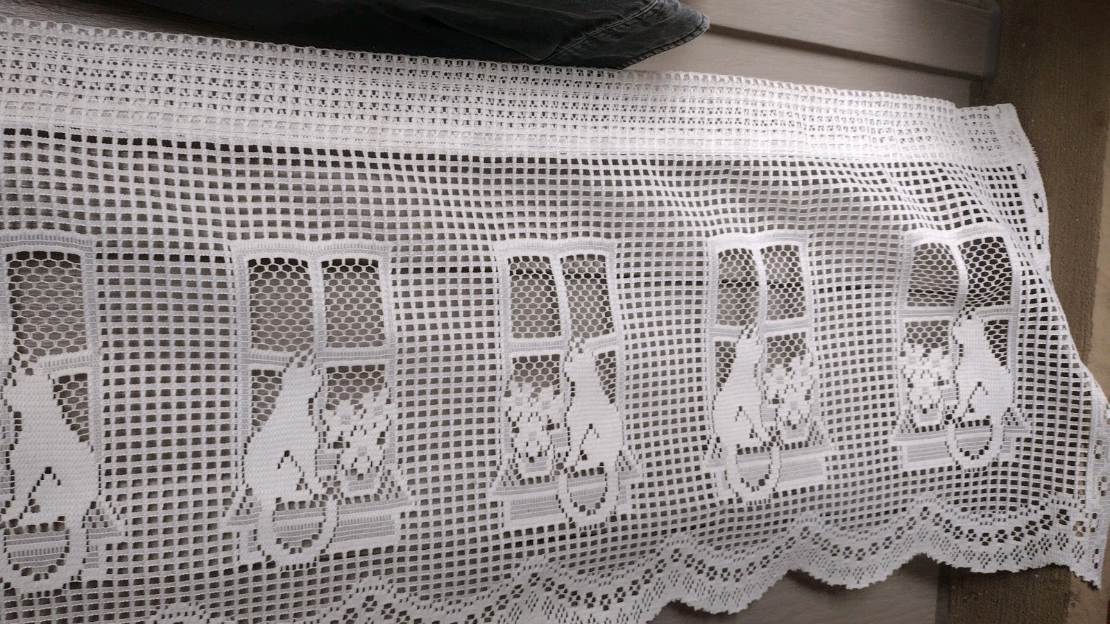 VTG Lace Ivory Valance Curtain Sitting Kitty Cat 56“ x 16.5” Cottagecore