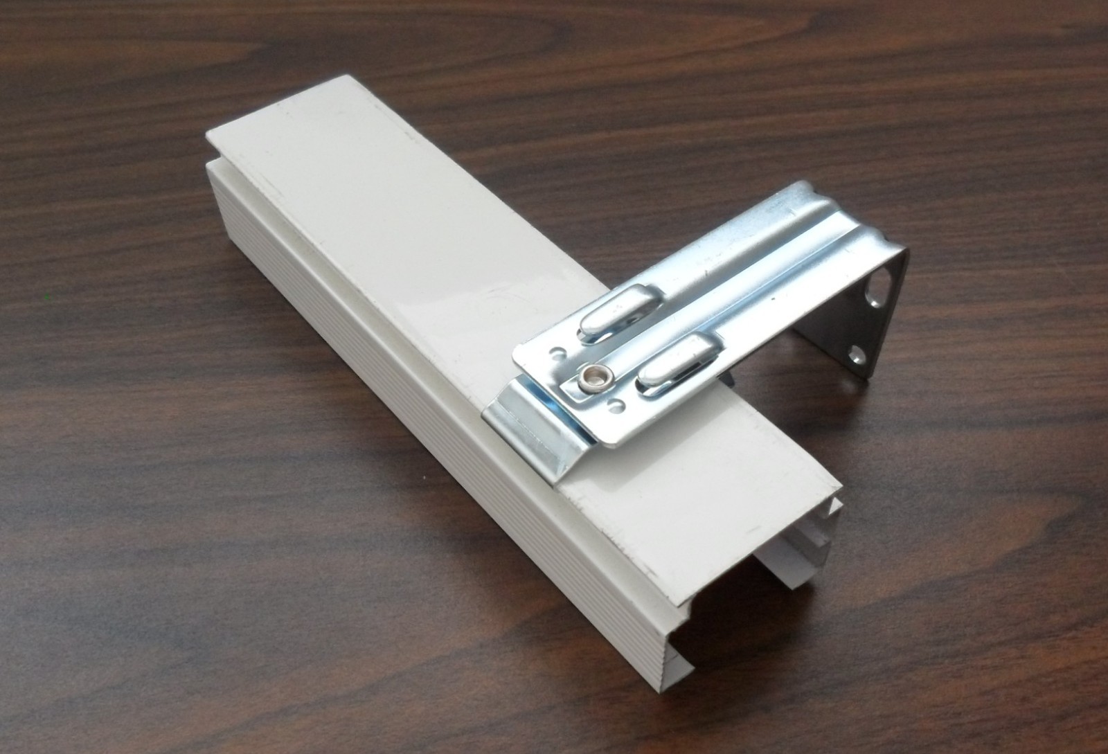 5 pcs Vertical Blinds Wall Mount with 1 1/2 Inch “C” Clamp Install L Brackets