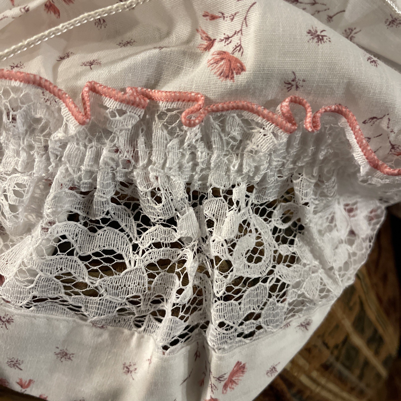 Shabby Chic Tea Rose Lace Ruffle ,Super Wide Balloon Shade 90″ X 63″