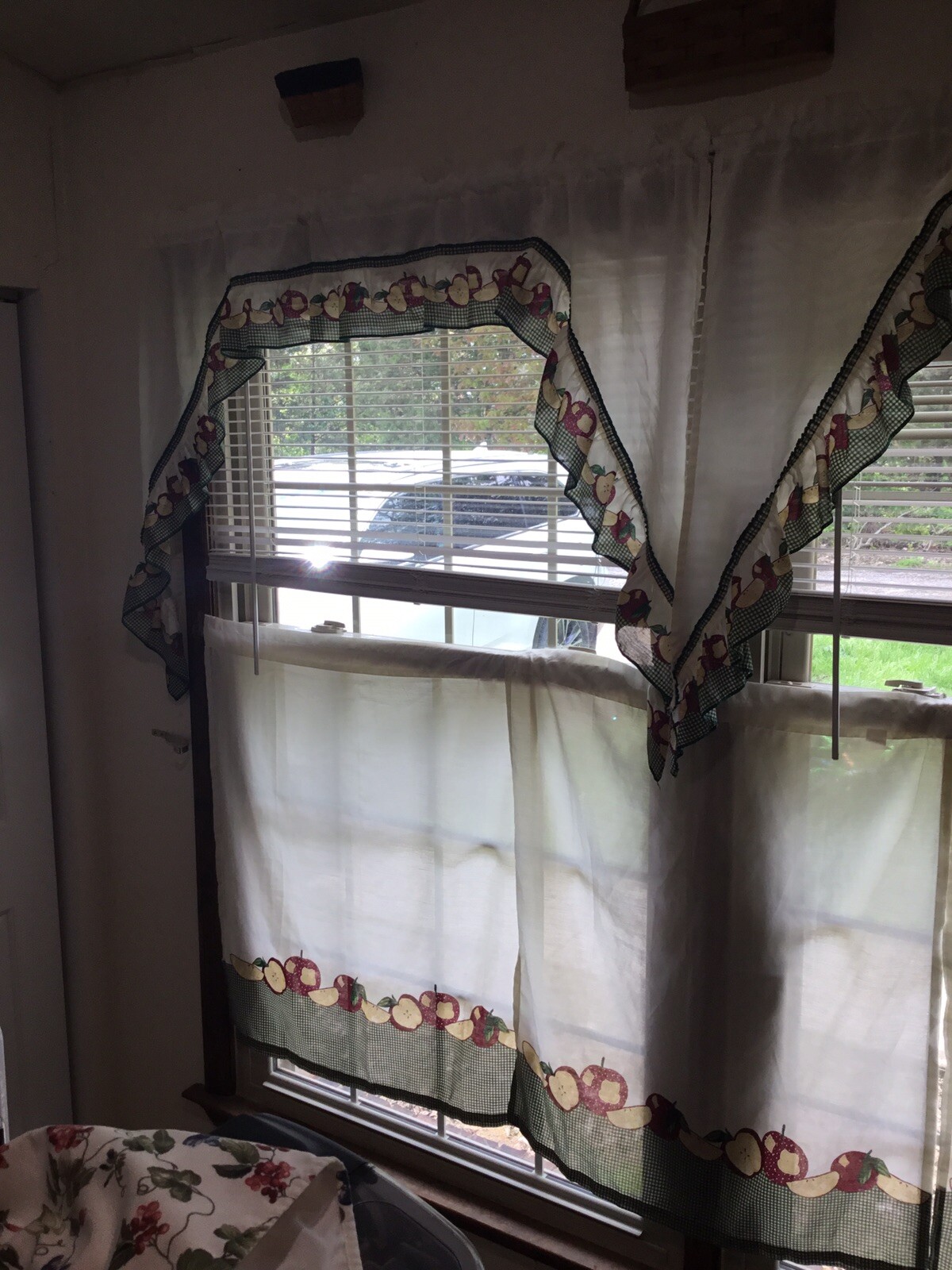 6 Piece Set Apple Curtains – 2 Valance 55×36, 4 Tier 29×36