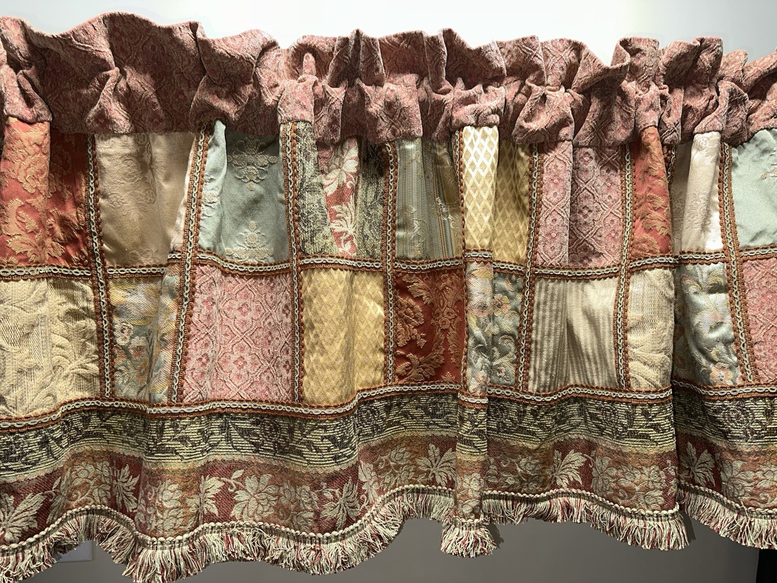 JCP PENNEY OPULENCE GALLERIA STYLE PATCHWORK CHENILLE VALANCE 23X80 Nice