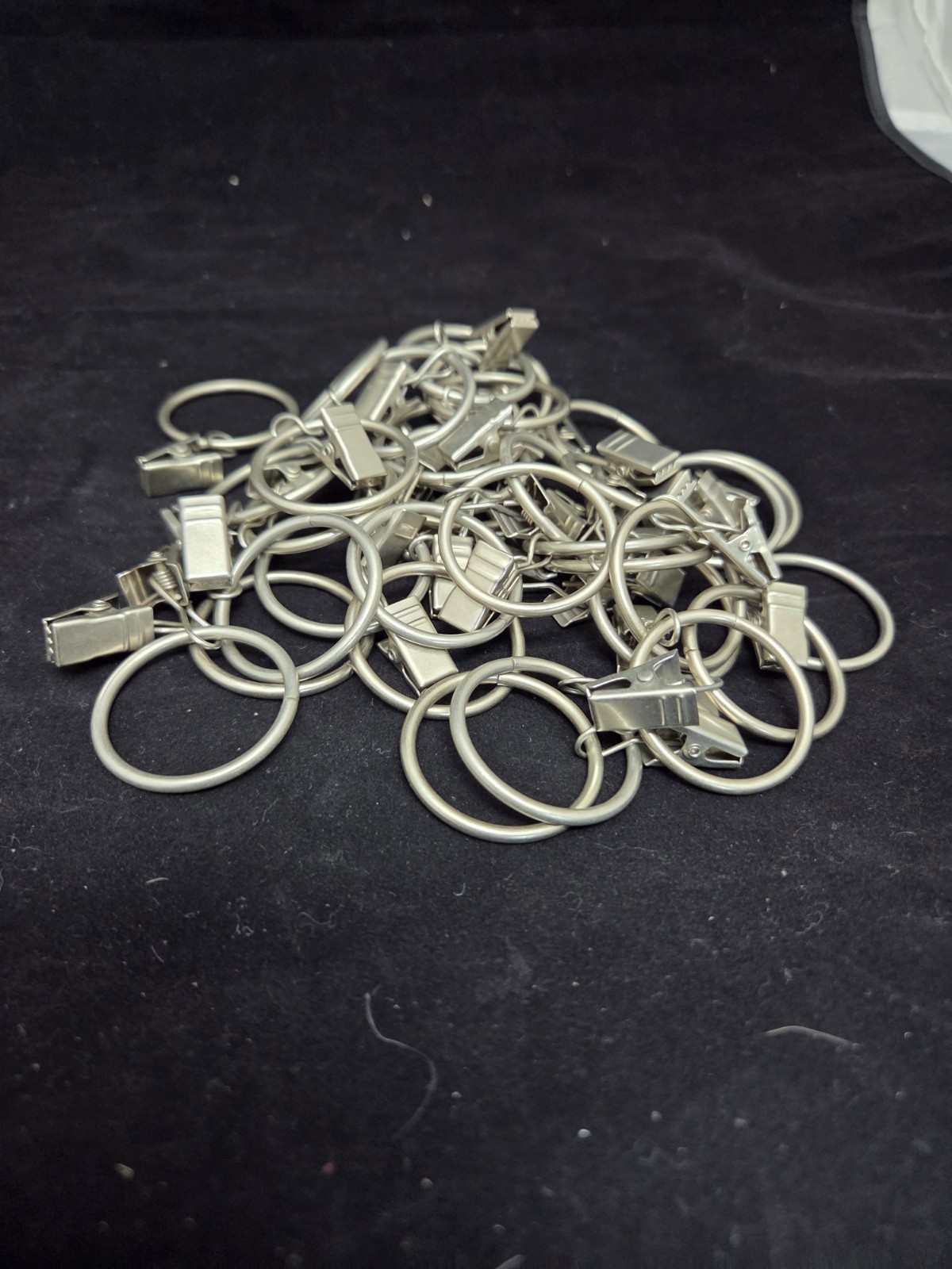 40pcsDrapery Hoops. Antique Silver Finish 1.5″ Diameter Heavy Spring Loaded Clip