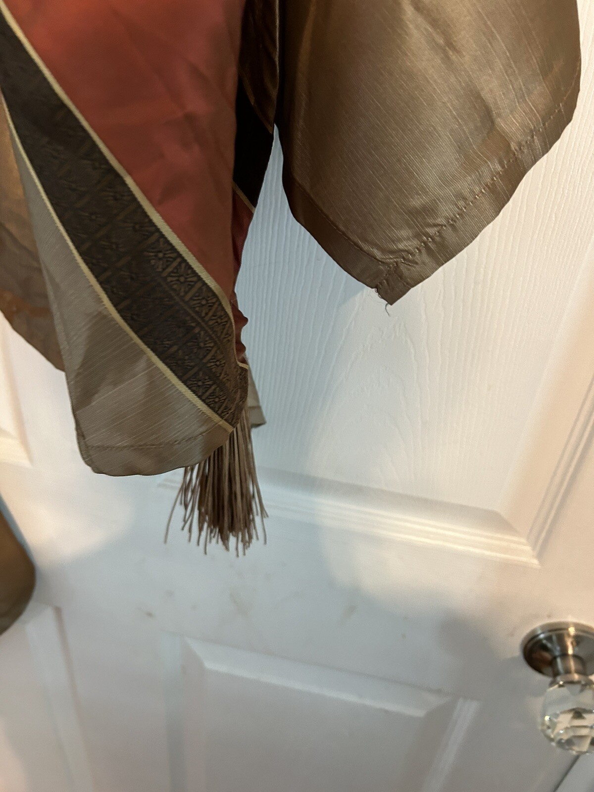 CHRIS MADDEN (1) Tan Rust Brown Valance W Tassels 73”x 20.5” Polyester EUC