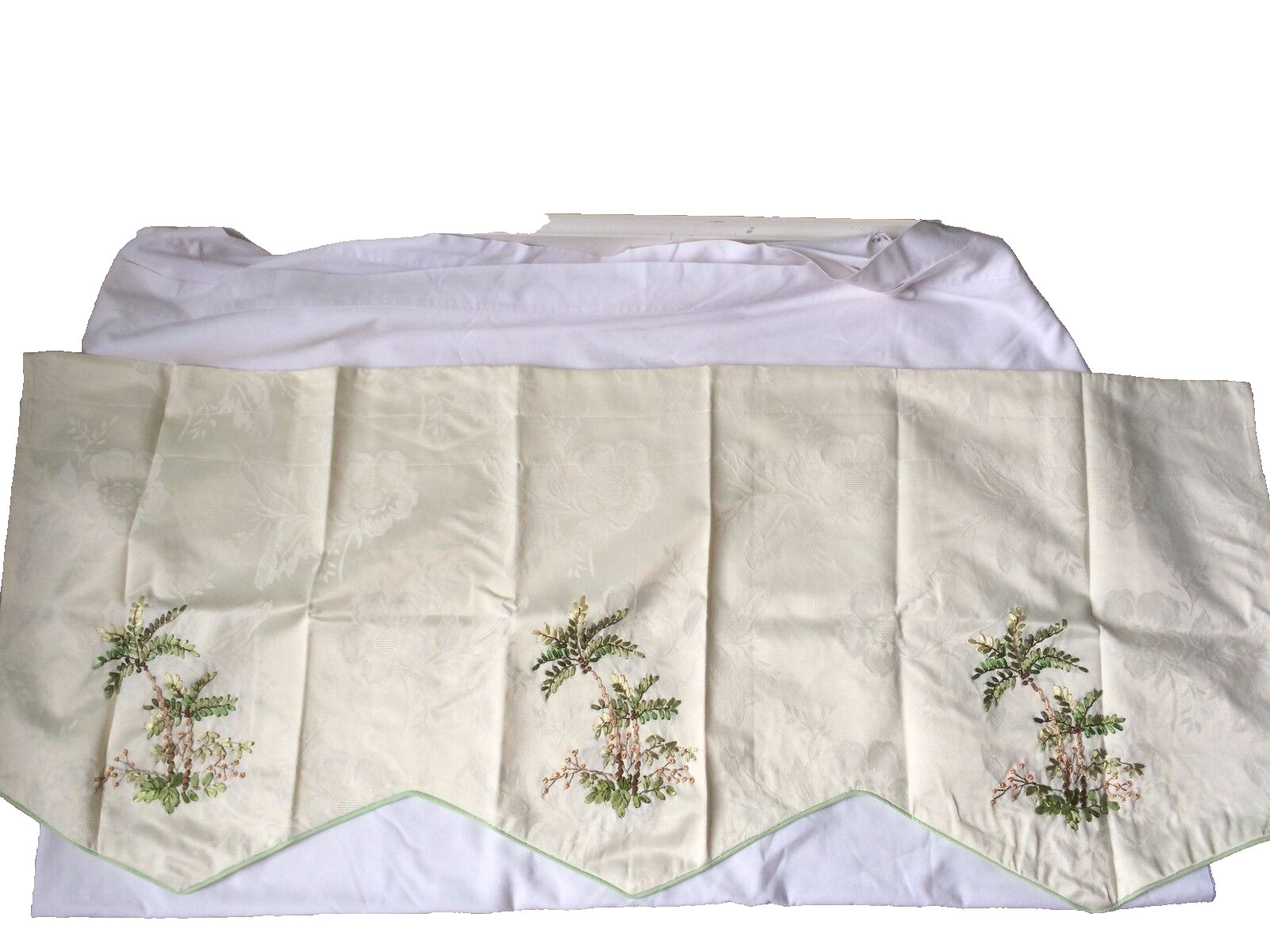 Designables Oasis One Valance Scalloped Floral Embroidery 45″ W X 18″ L NEW