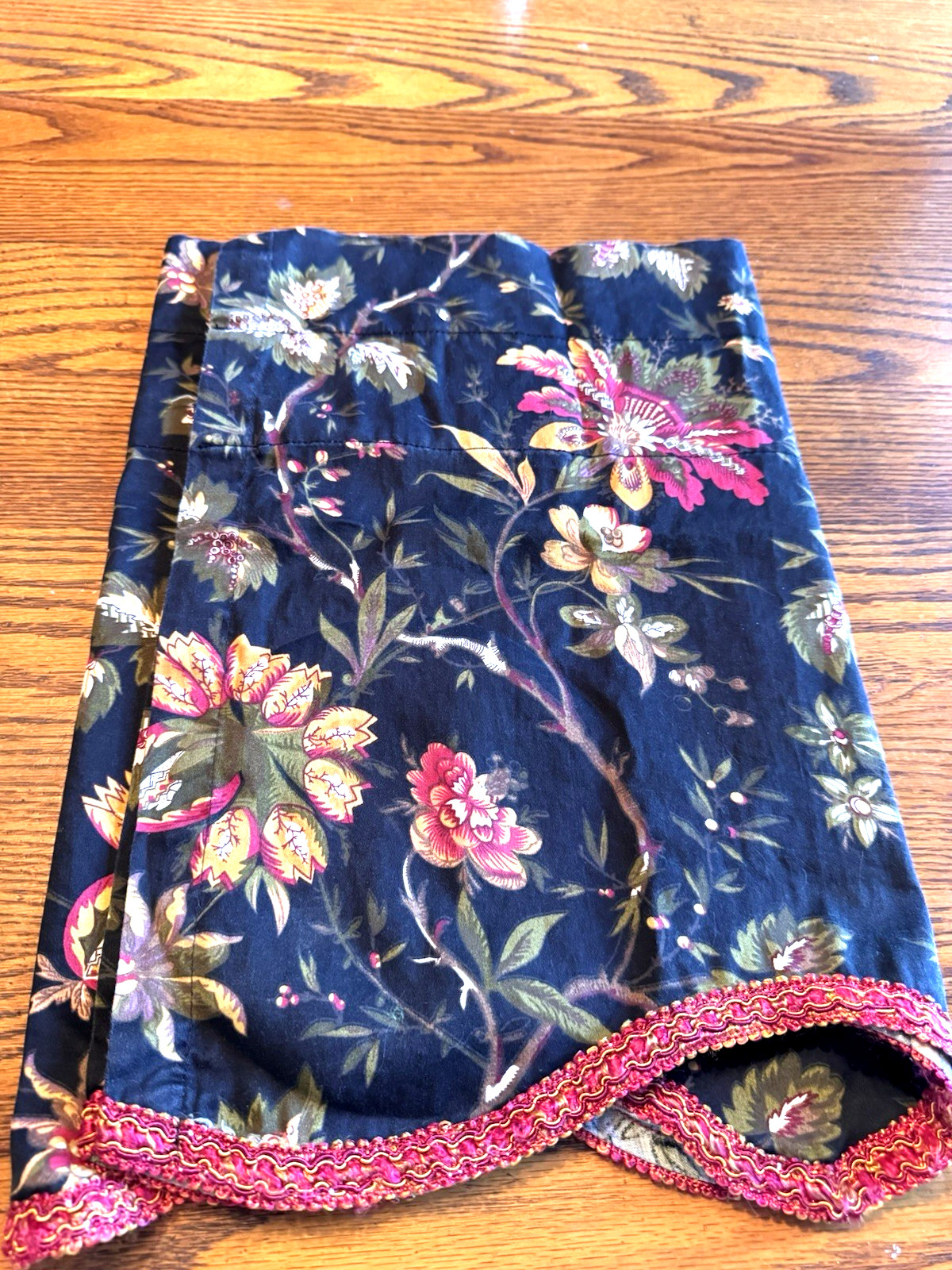Waverly Felicite Noir Scallop Pocket Valance Cotton Black Floral 48X18 Unlined
