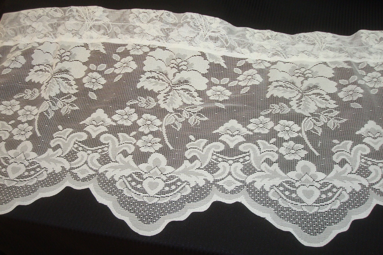 ONE LACE Roses VALANCE Scalloped bottom White polyester 60″ x 17″ long