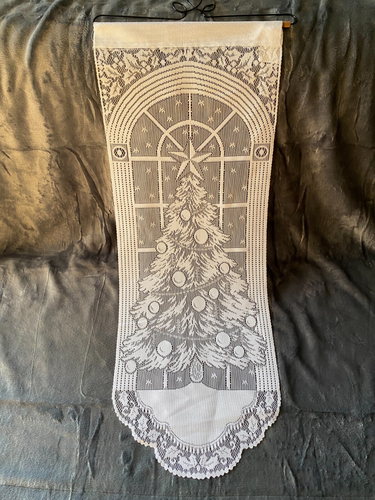 Heritage NEW WALL DECOR w/Hanger Cristmas Tree, white color.
