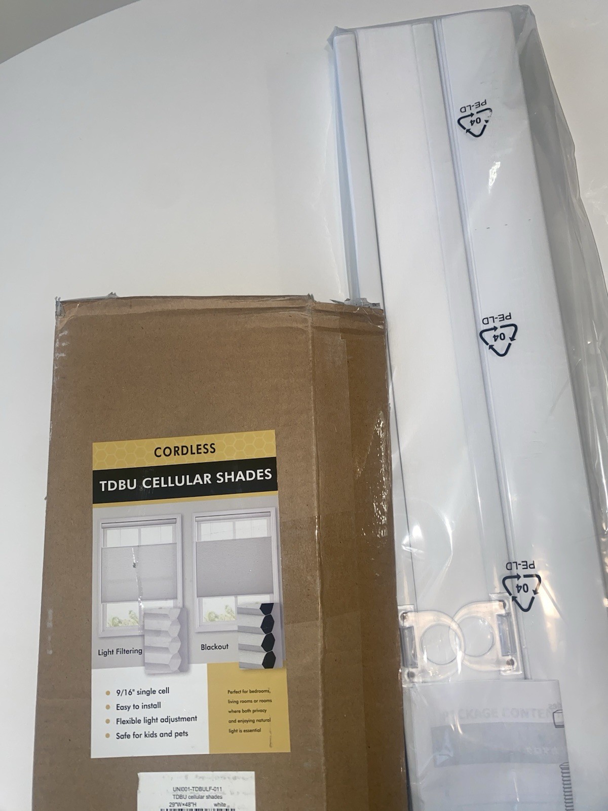 Cordless TDBU Cellular Shades White 29” x 48” Light Filtering / Blackout