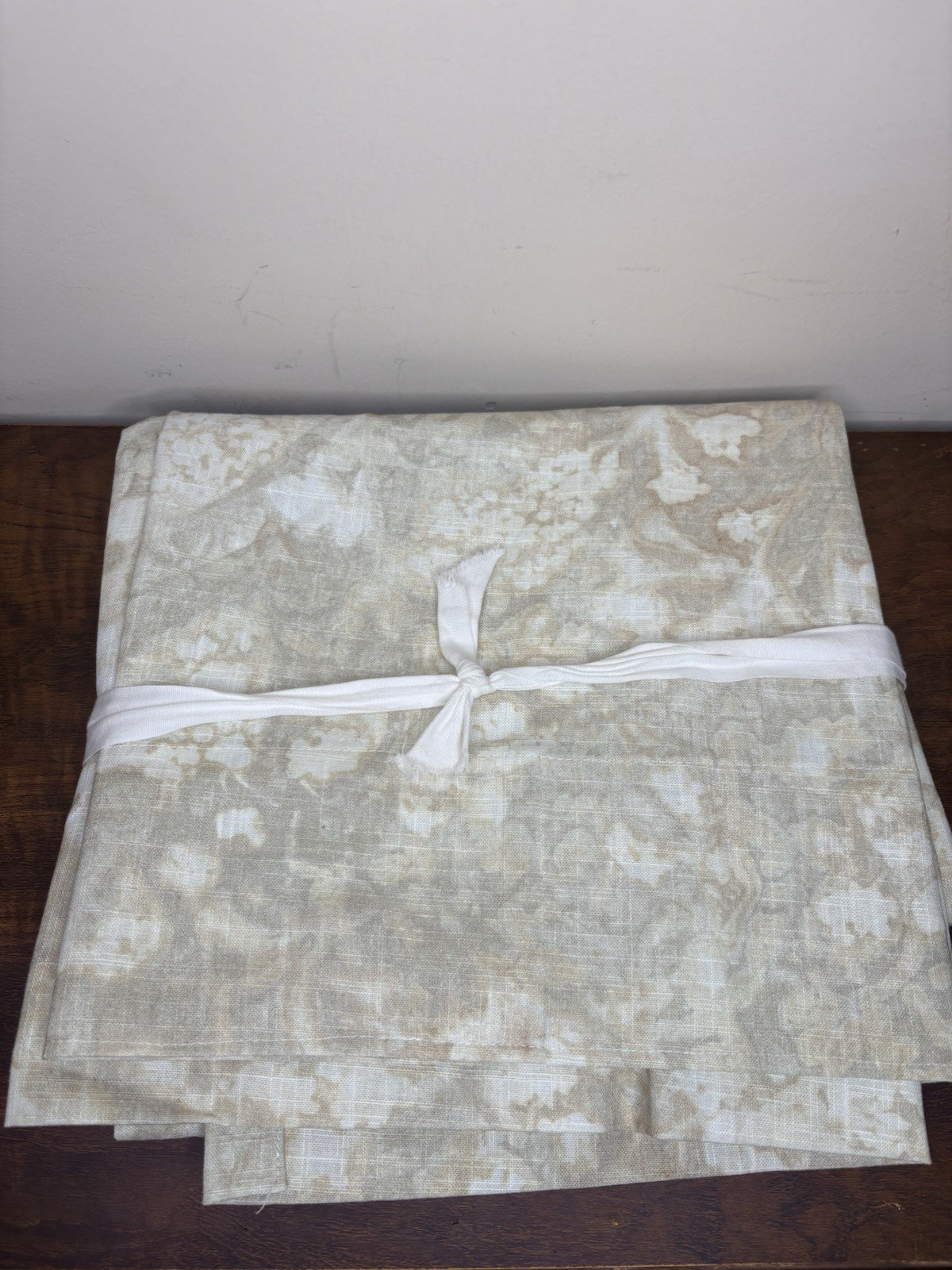 West elm Abstract Hydrangea (1) Curtain – Alabaster – 48×84