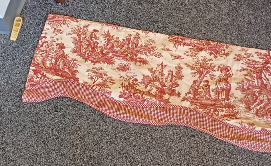 Vtg Waverly Red Toile French Country Life Valance Scalloped 74″ x 17″