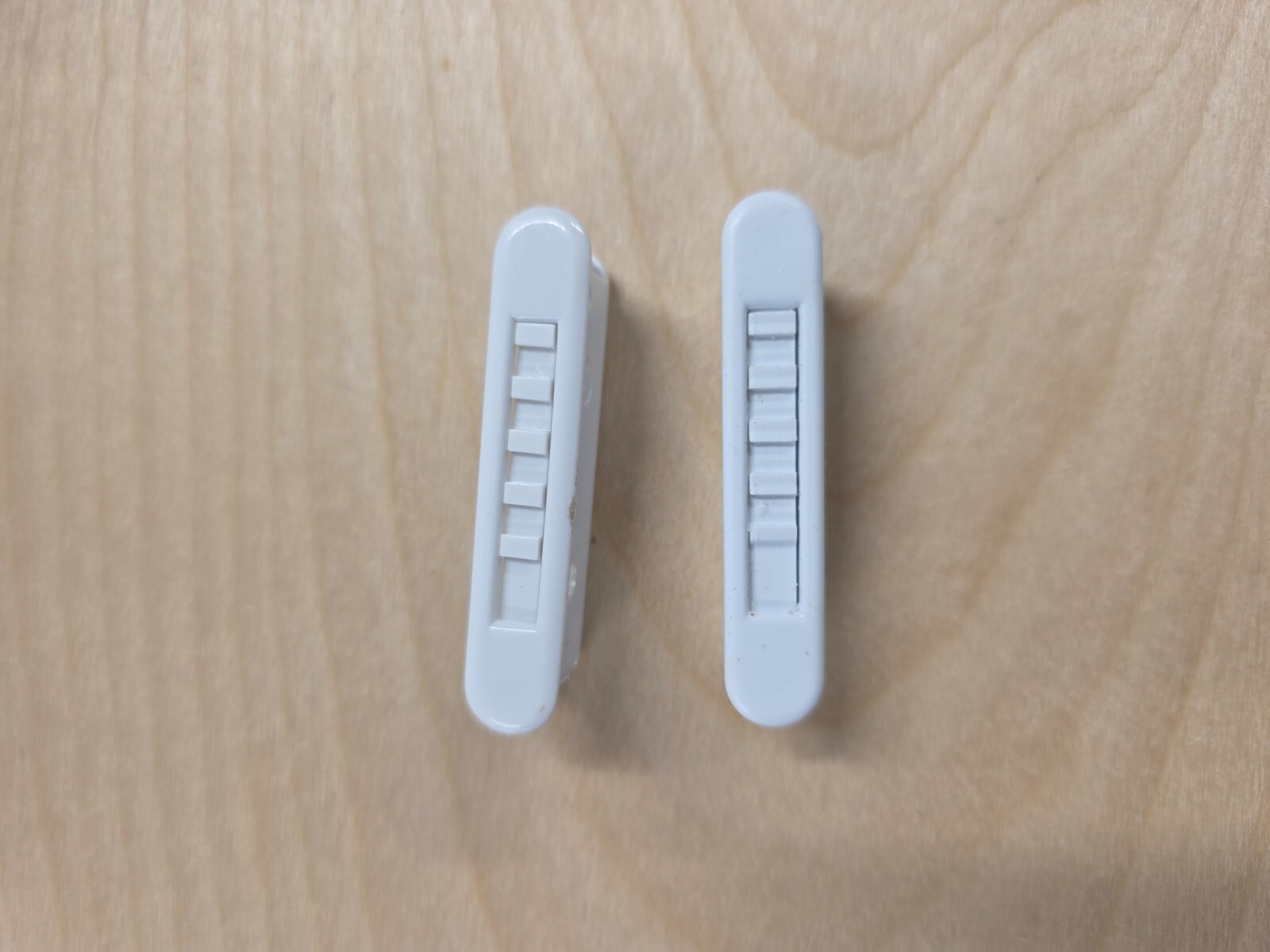 Vent latch for Vinyl Windows, WHITE / Ridgid latch. sold as a set of 2