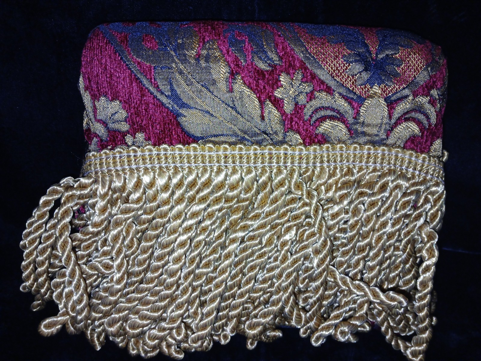 Croscill Classics EMPRESS SWAG VALANCE Red Gold Medallion Tapestry Tassels NWT