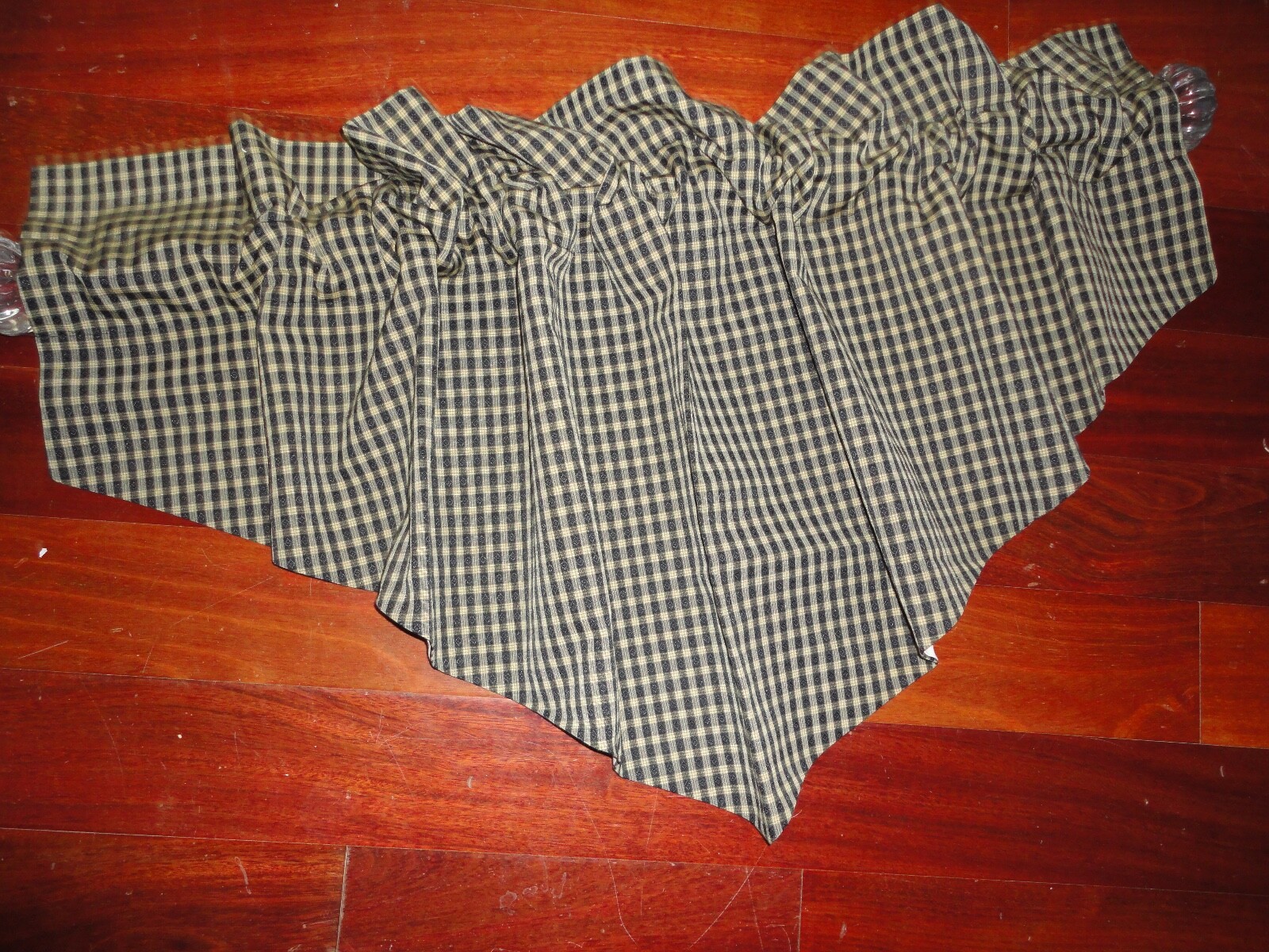 WAVERLY BLACK & TAN CHECK GINGHAM MARQUETTE (1) ASCOT VALANCE 50 X 20