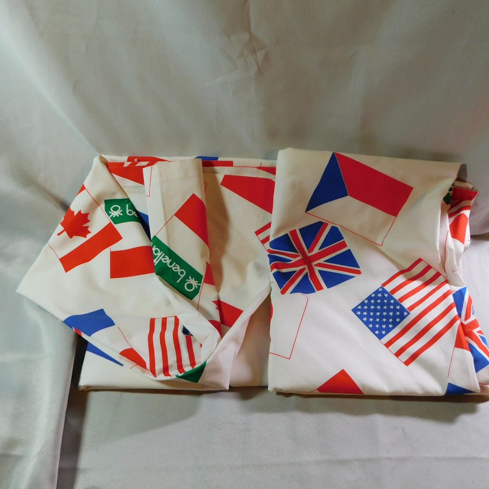 VTG United Colors of BENETTON World Flag Window Curtains Pair