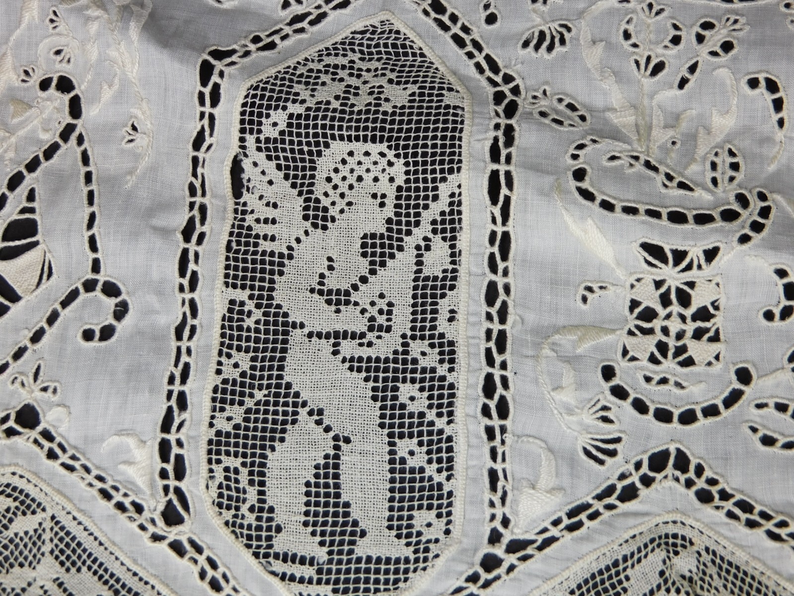 Vintage Lace Cut Work & Tatting Cherub Valance 41″ W + 5 Smaller Cherub Valances