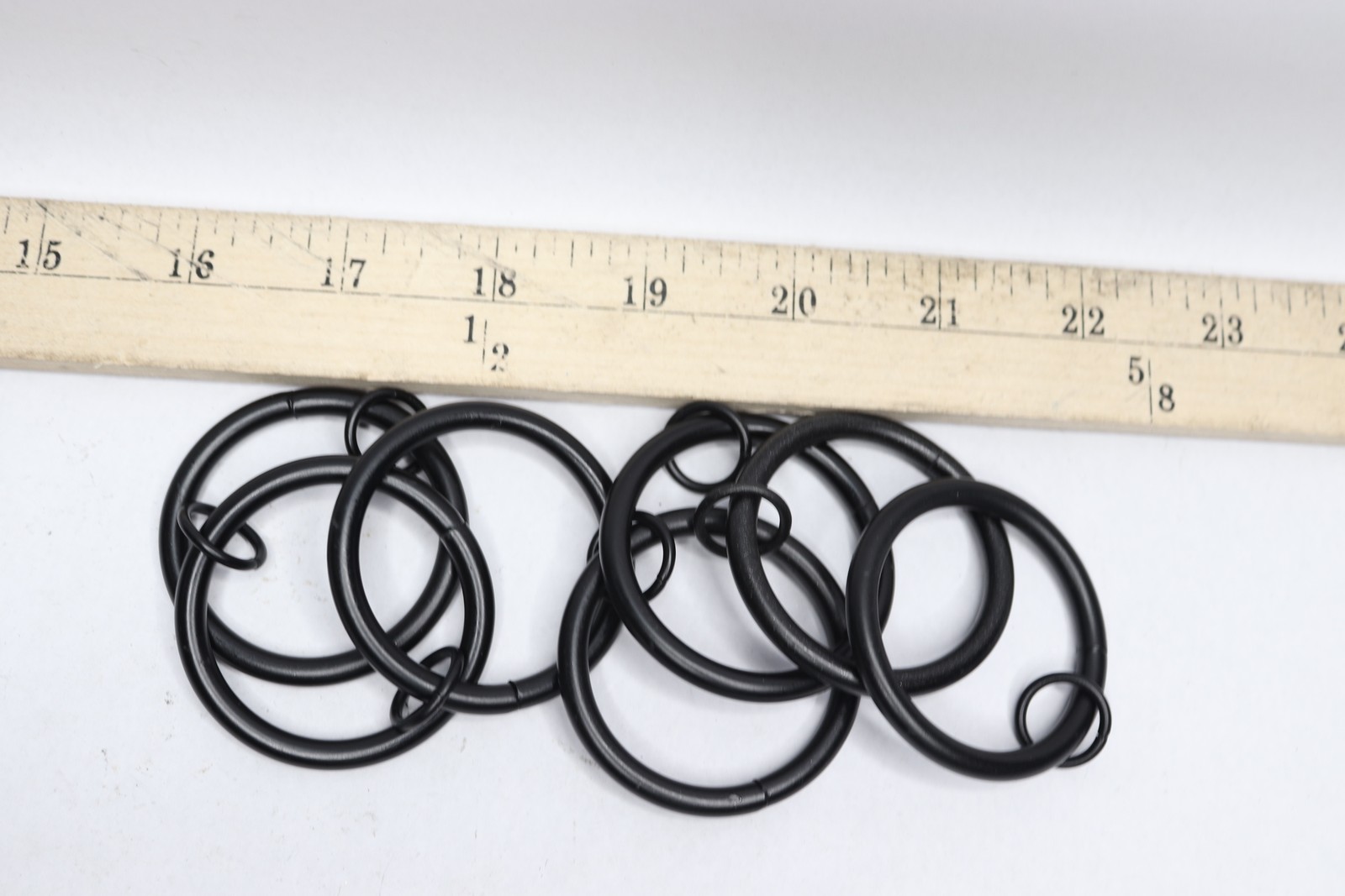 (7-Pk) Urbanest Curtain Ring Metal Black 1-1/2″