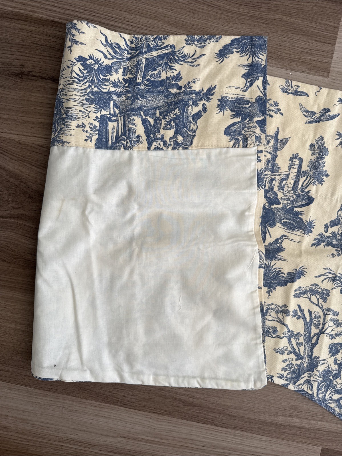 Waverly Country Life Toile Blue And Cream Scalloped Lined Window Valance