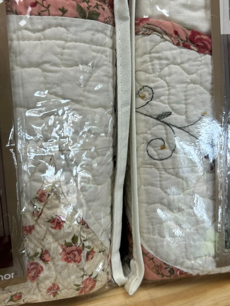 JCPenney Home Collection Quilted Embroidered Valance Vintage Manor 52×15 – Set