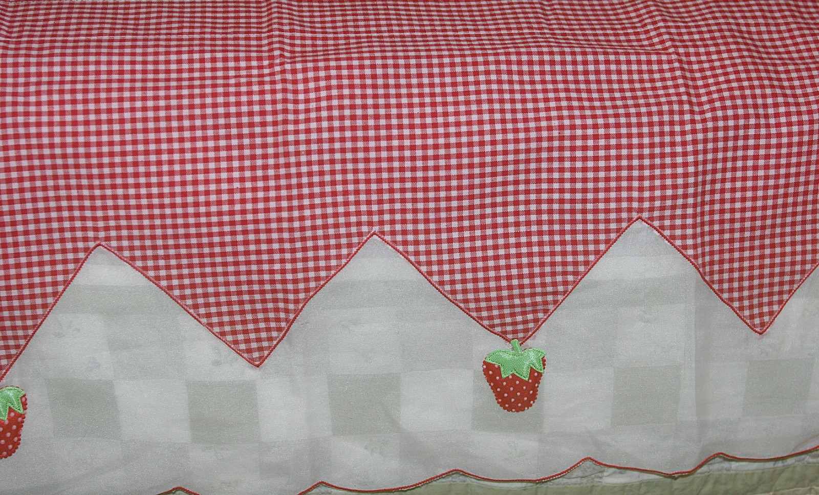 Red Gingham strawberries Valance Country Cottage Curtain 13.5″ x 60″ Rod Pocket