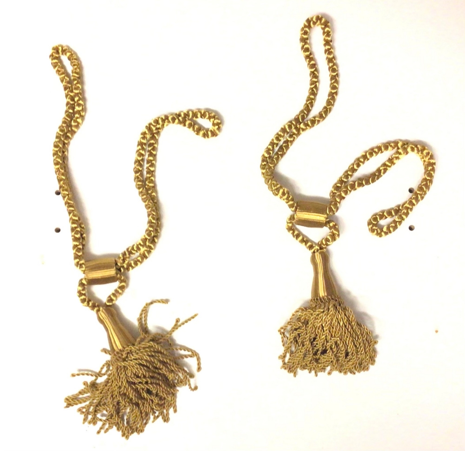 TD05 2 Gold 24″ Curtain Tieback 5-1/2″ Tassels