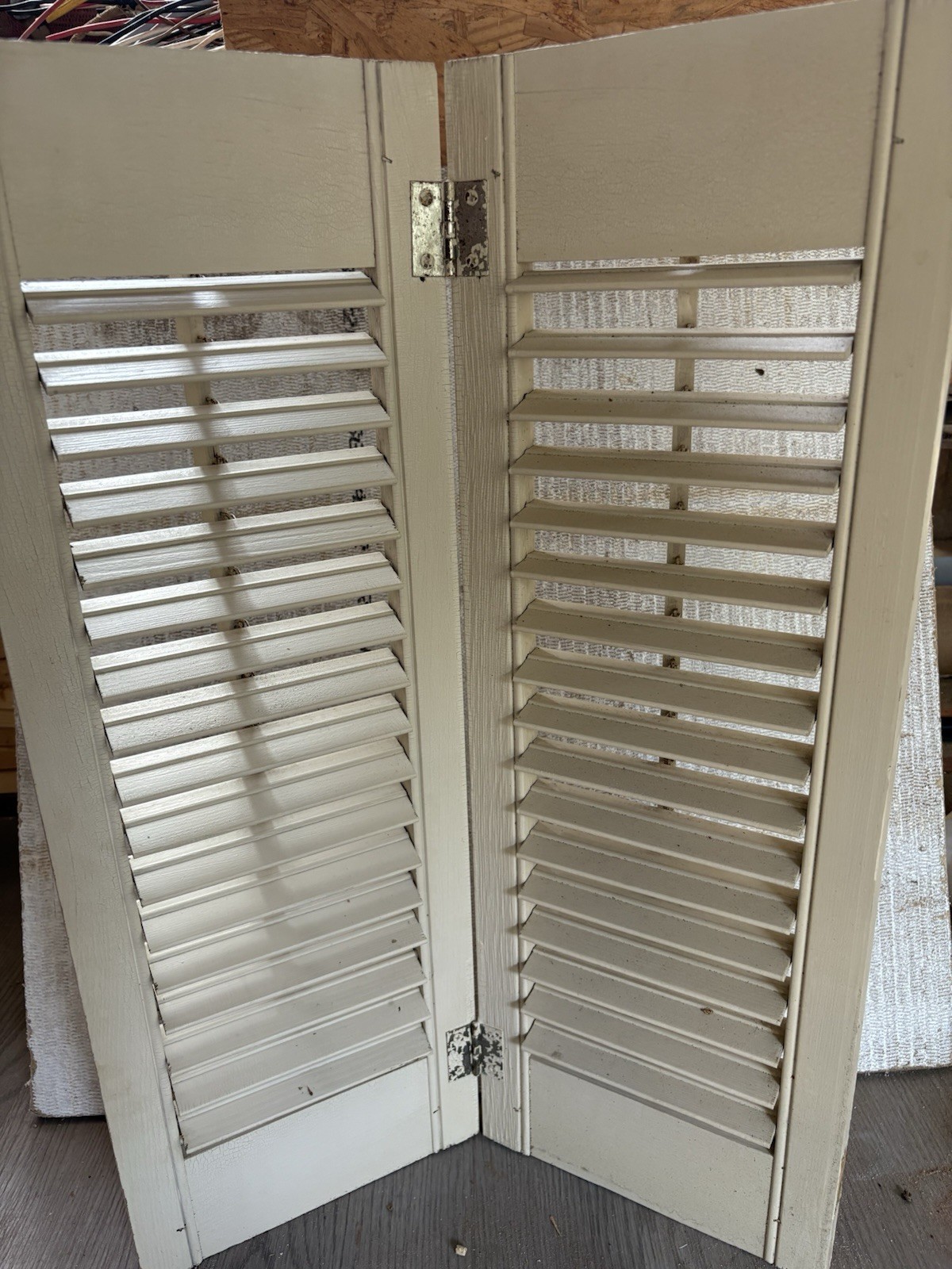 Wood Interior Pre-Hinged Window Louver Shutters, 2 panel